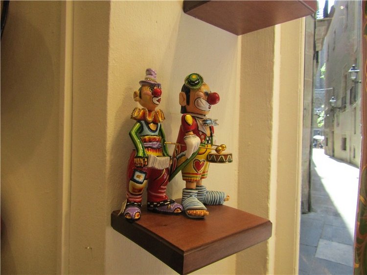 Капустка в посудной лавке с видом на Барселону (фото 10)