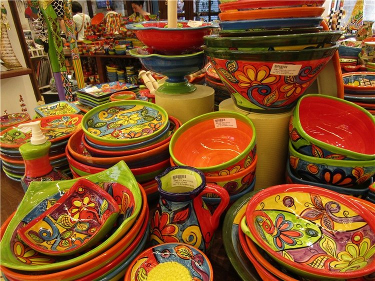 Капустка в посудной лавке с видом на Барселону