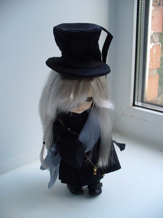 Гробовщик - герой аниме "Kuroshitsuji" ("Тёмный Дворецкий") и кукла