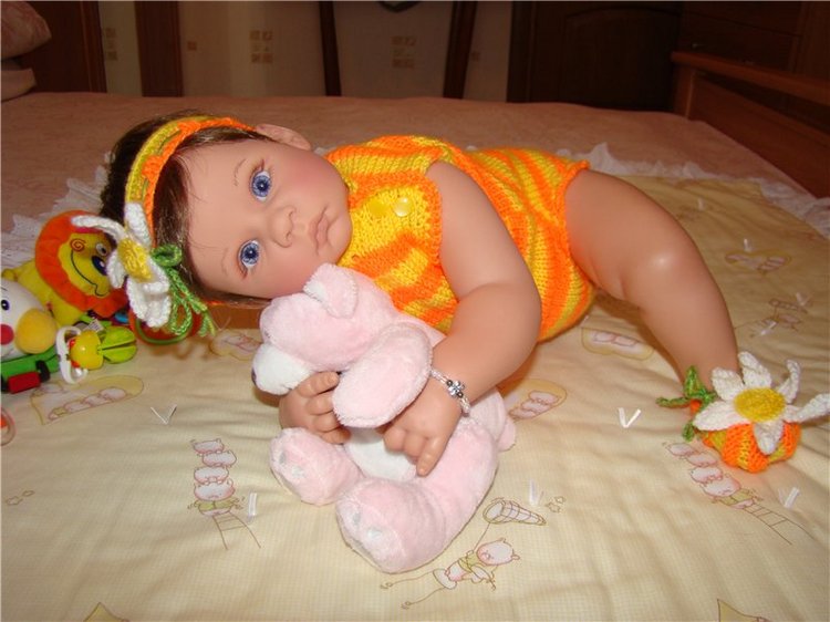 Ярче солнышка.Вязанный костюм для куколки Ли Миддлтон (фото 9)