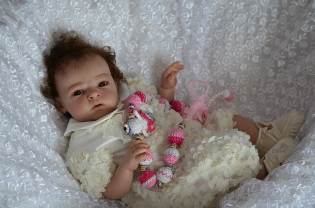 Кукла реборн Сабрина - маленький серьезный человечек (фото 8)