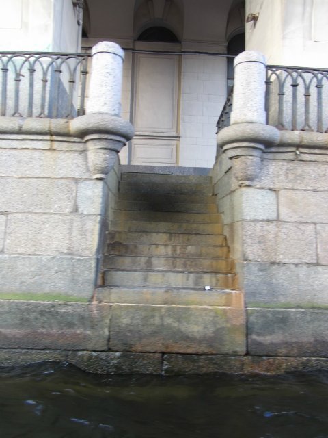 Приглашаем на водную экскурсию по Петербургу