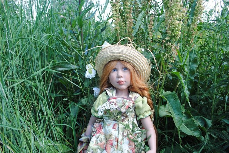 Мы купили два билета - уезжаем завтра в лето