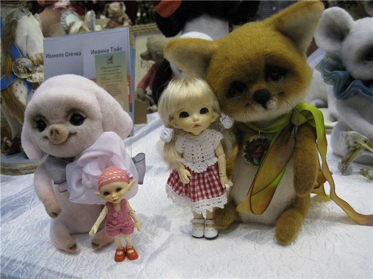 Как Элис и Муся посетили выставку кукол в Гостином дворе