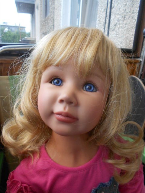 Во всех ты, милочка, паричках хороша