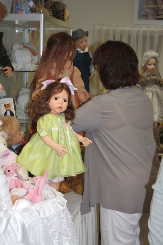 Августовская встреча в клубе коллекционеров с фрау Hildegard Gunzel. Часть 4. О планах на следующий год и подписи кукол