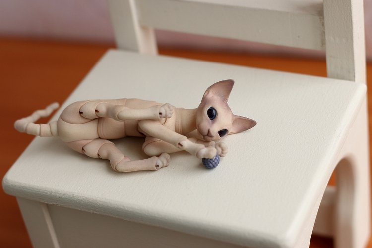 Кот играет с мячиком — Разные куклы BJD (БЖД): редкие бренды