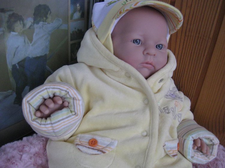 Сборы на прогулку маленькой Евочки