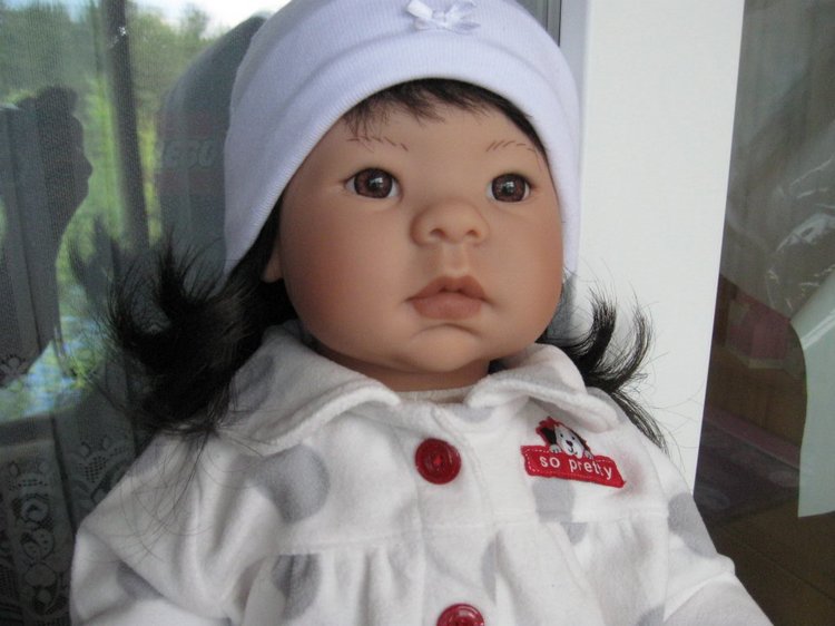 Азиаточка Миддлетончик и её любимые игрушки