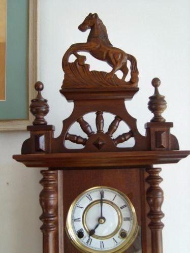 Старинные часы еще идут. Коллекция старинных часов