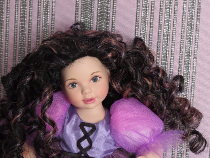 Неожиданно для меня, прилетела ко мне чудная фарфоровая ведьмочка