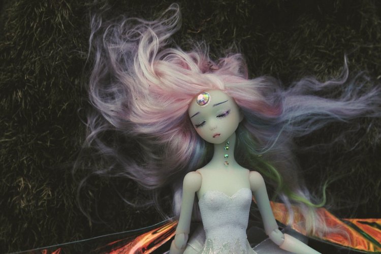 Снова 2 девочки, совершенно разные. Фея и японская школьница