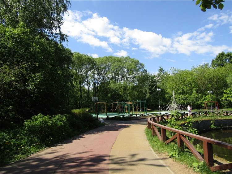 Непоседа Бетси Robert Tonner. Летний день в парке