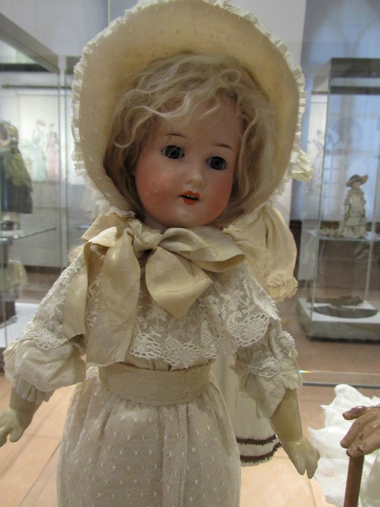 «Мода по-взрослому. Истории из кукольного гардероба» - выставка в Музее-заповеднике «Царицыно» - продолжение - 6-ой зал.