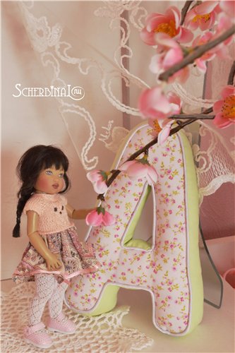 Куклы и подушки-буквы: о том, как гармонично вписать куклу в интерьер комнаты (фото 8)