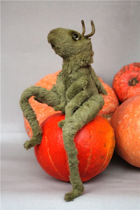 Кузнечик ВиктОр. Авторская игрушка Татьяны Матляк (фото 4)