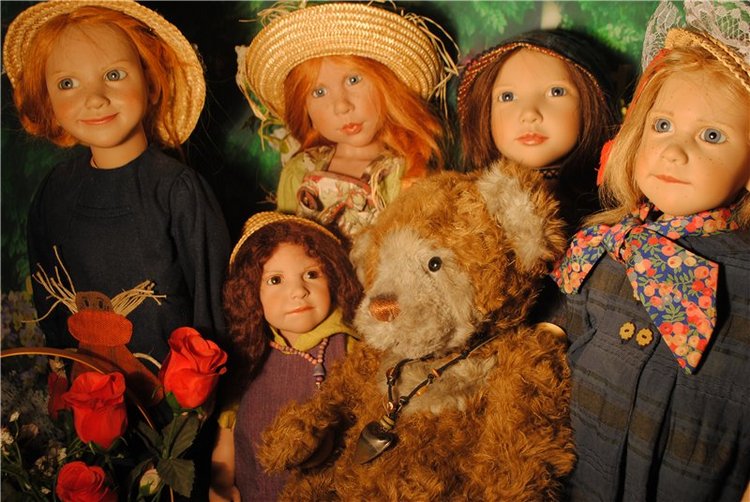 Мы купили два билета - уезжаем завтра в лето