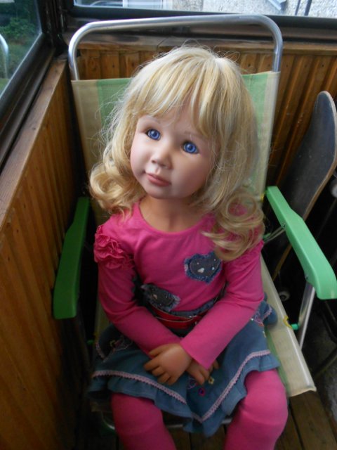 Во всех ты, милочка, паричках хороша