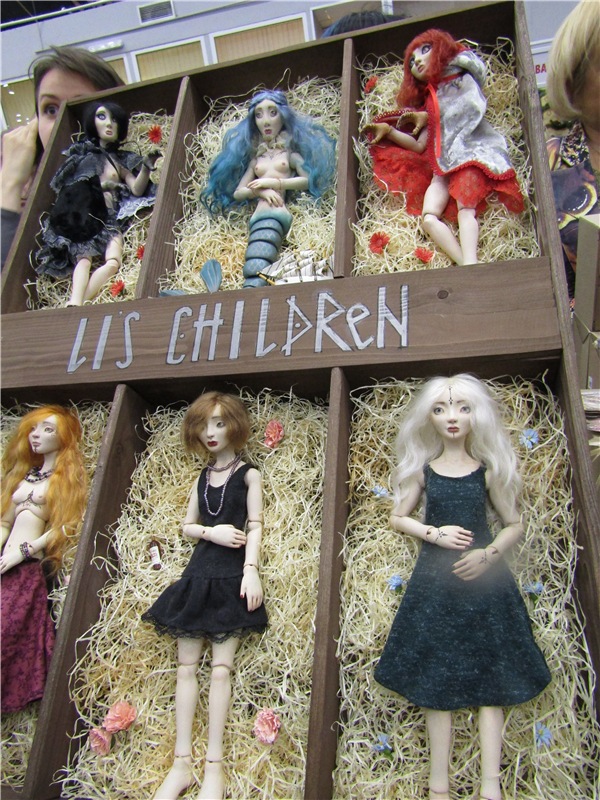 Тишинка, октябрь 2016. Куклы. Начинается выставка с лестницы. Фотобзор | Бэйбики Тишинка, октябрь 2016. Куклы. Начинается выставка с лестницы. Фотобзор