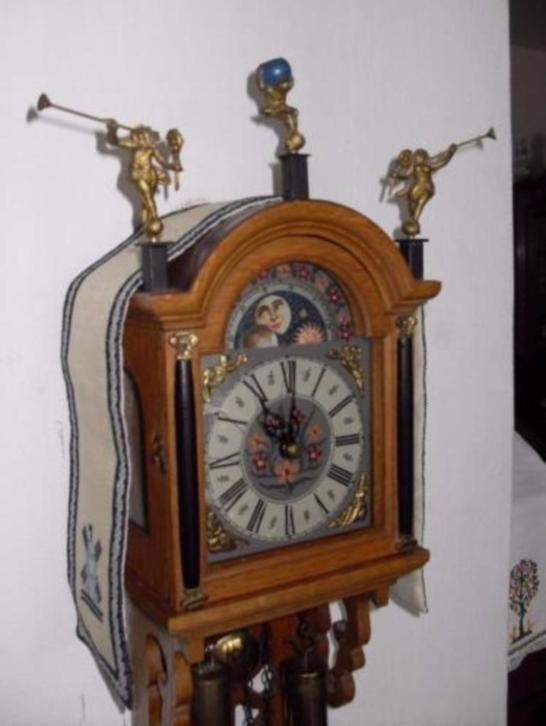 Старинные часы еще идут. Коллекция старинных часов