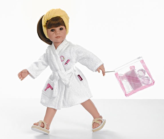 Брюнетки из Спа-салона немецкой фирмы Gotz