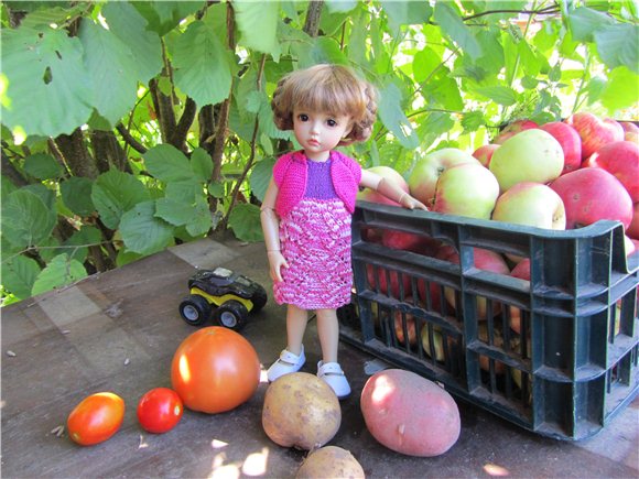 Новое вязаное платье нашего цветочка