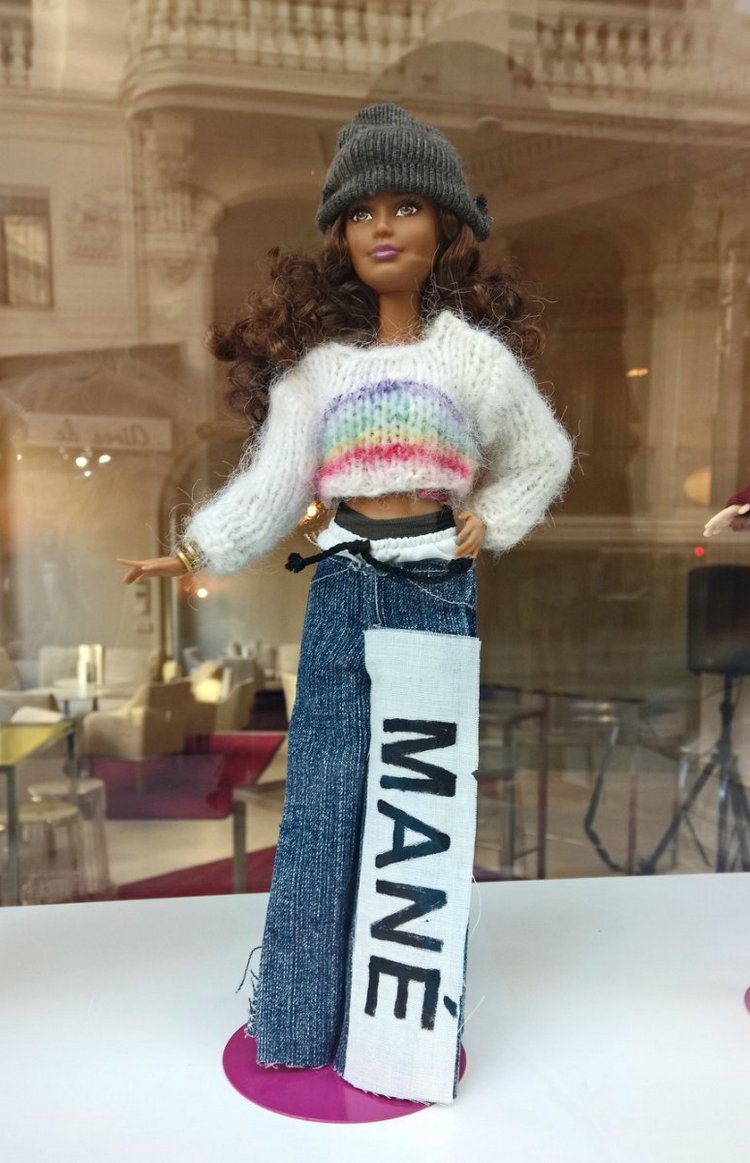 Если муж не соглашается брать в отпуск кукол, выход один — в отпуске купить новых