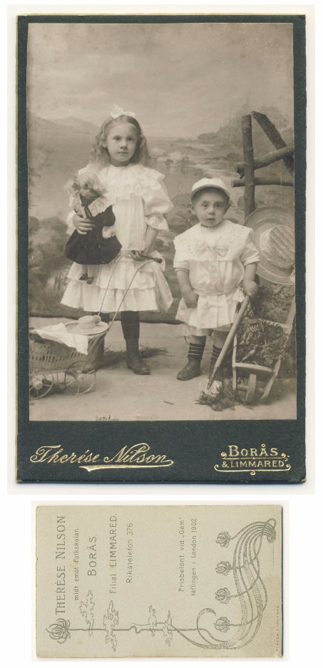 Cтаринные фотографии девочек с куклами