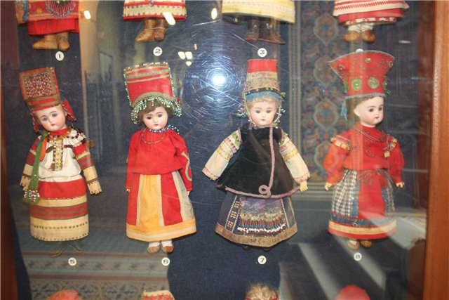 Антикварные куклы в музее барона Штиглица