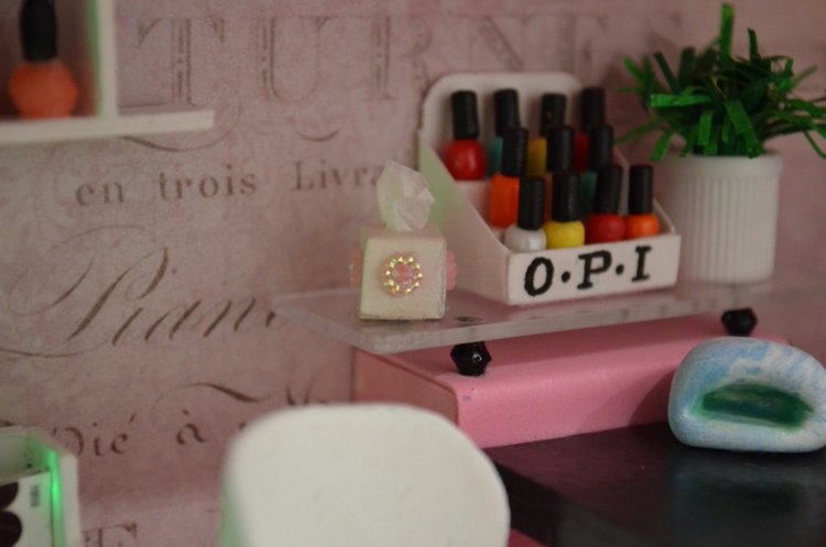 Полочка с миниатюрой "Маникюрный салон"+шкатулка+светильник