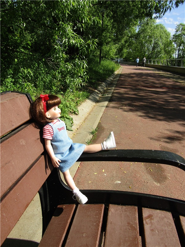 Непоседа Бетси Robert Tonner. Летний день в парке