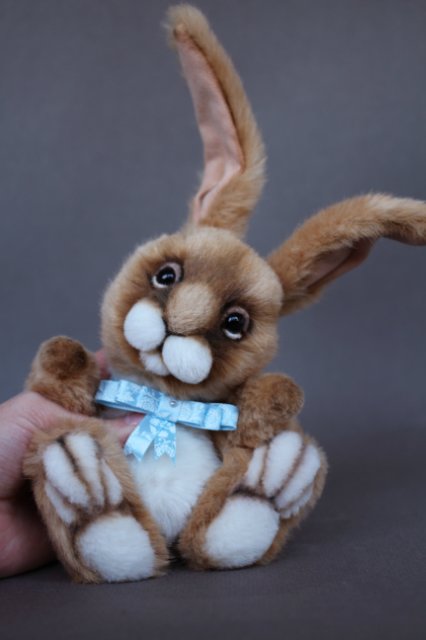 Заяц Луиджи. Авторская игрушка Татьяны Матляк