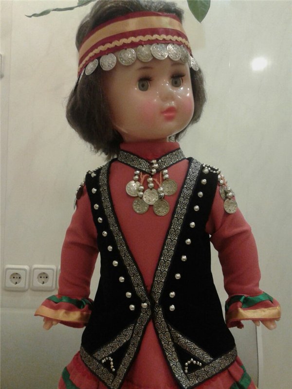 Маринка в национальном костюме (фото 2)