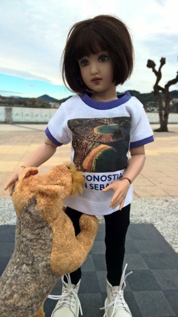 Пегий пёс, бегущий краем моря