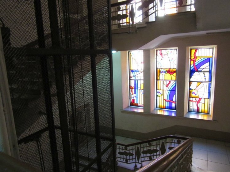 Всё я делаю с Хеленой...и диплом получаю тоже :)