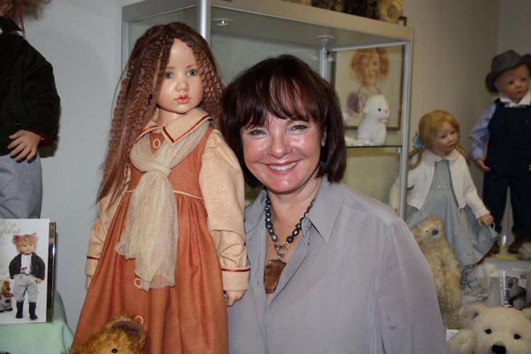 Августовская встреча в клубе коллекционеров с фрау Hildegard Gunzel. Часть 4. О планах на следующий год и подписи кукол