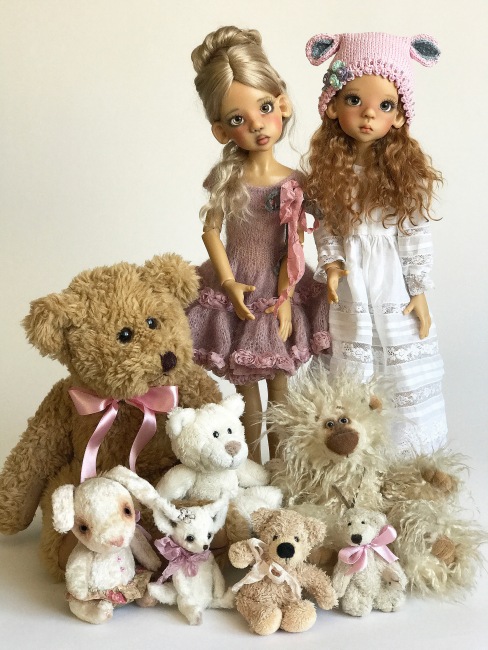 Блондинки в розовом. Kaye Wiggs