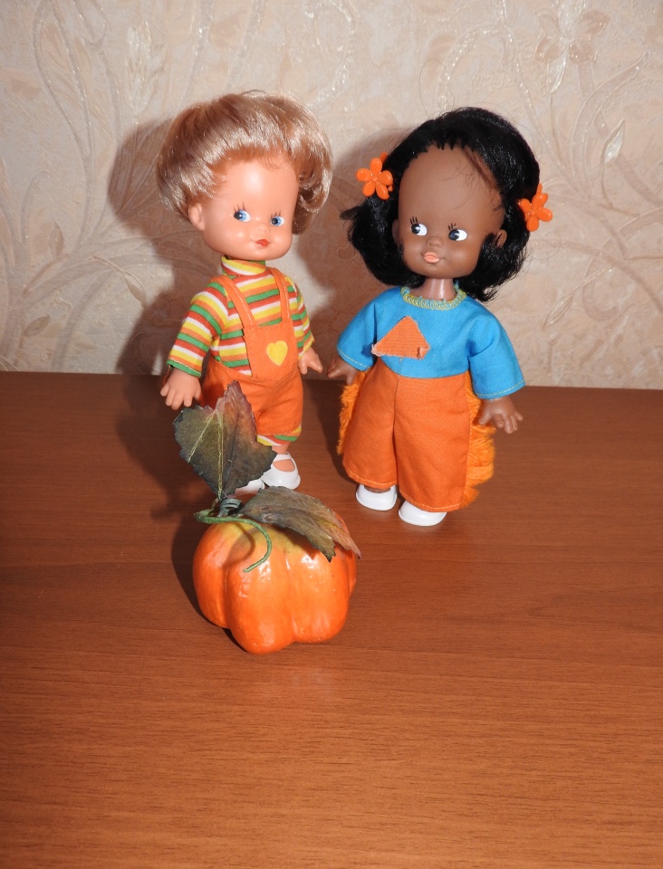 Заманчивое увлечение. Маленькие куколки ГДР - косолапки, 17 см, кто они