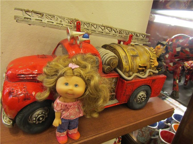 Капустка в посудной лавке с видом на Барселону