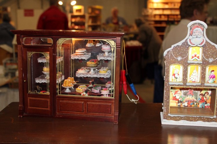 Все на выставку! Кукольные домики и миниатюра