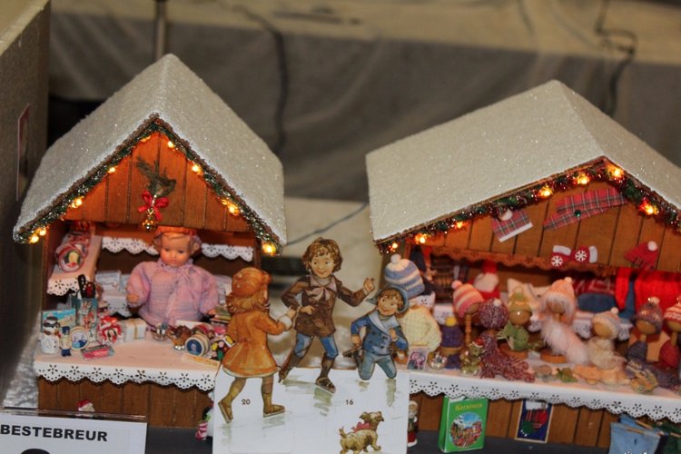 Все на выставку! Кукольные домики и миниатюра