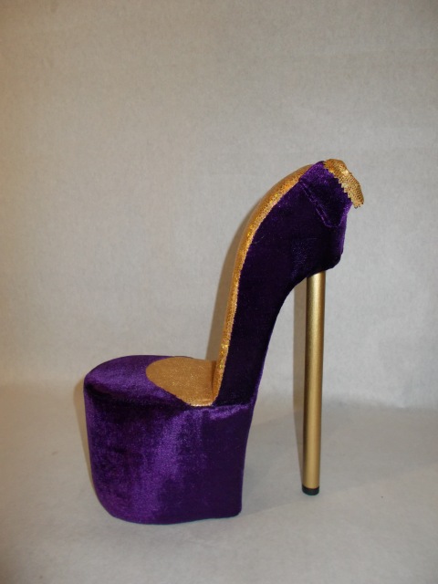 Эксклюзивное кресло-туфелька и диванчик под старину