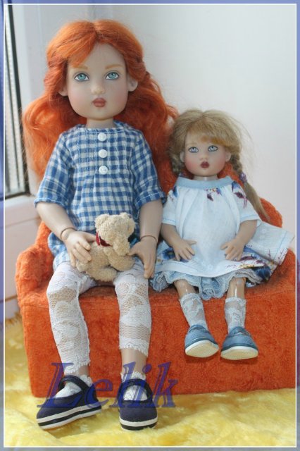 Наш диванчик, или одёжка из платков. Куколки от Helen Kish