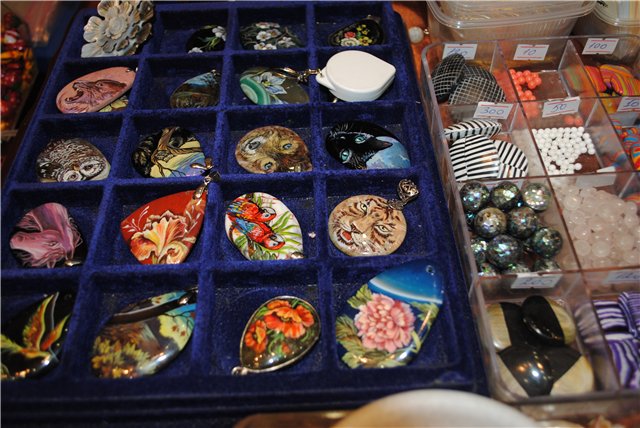 Выставка на Тишинке "Атмосфера творчества". Октябрь 2014. Бусинка к бусинке - получаются бусики! Кружево для антикварных