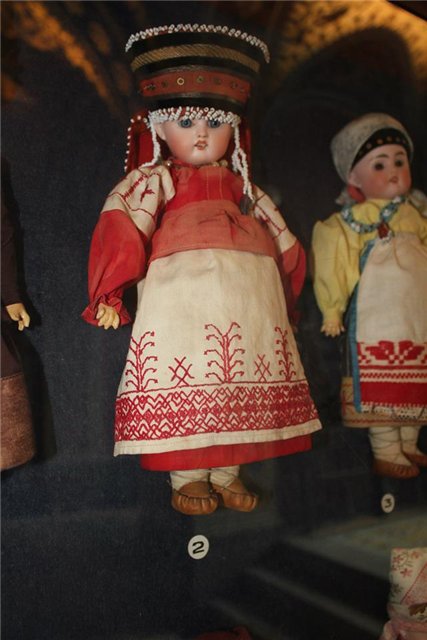 Антикварные куклы в музее барона Штиглица