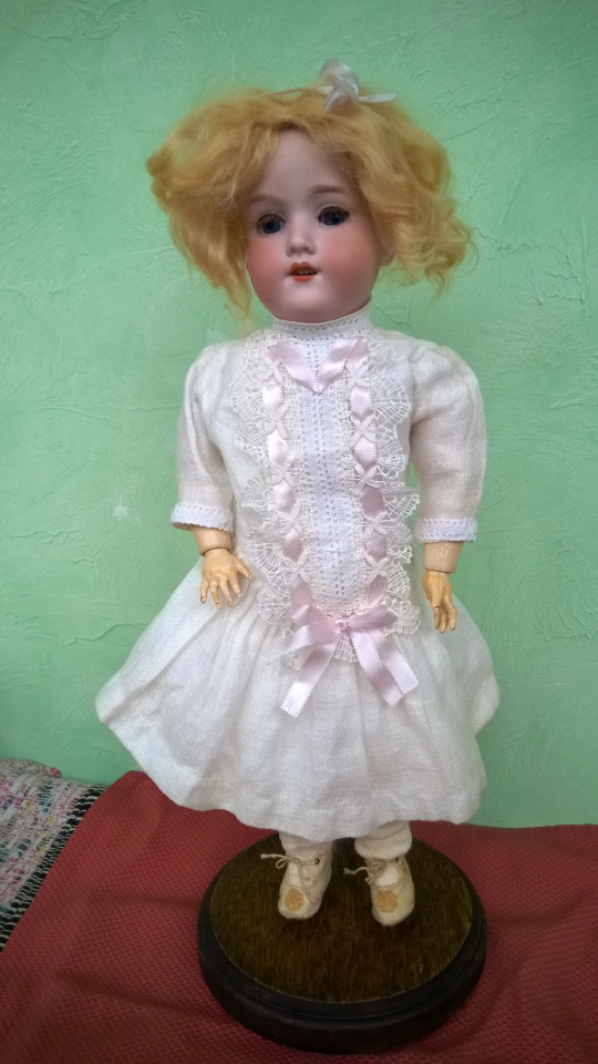 Фройлин Лотта - так она шепнула