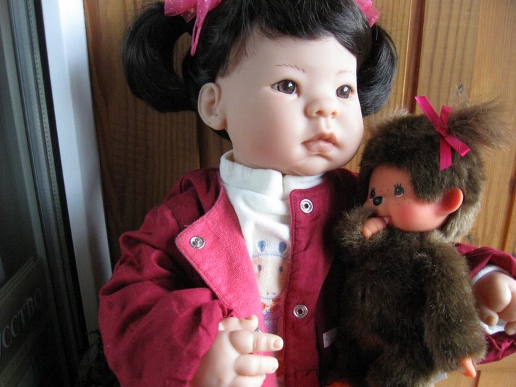 Азиаточка Миддлетончик и её любимые игрушки