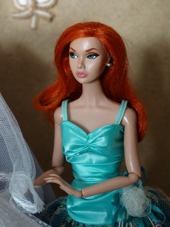 Капроновое безумие. Поппи в вечерних платьях