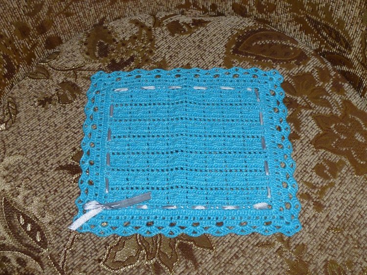 Красивые пледы-одеяльца ручной работы для кукол (фото 9)