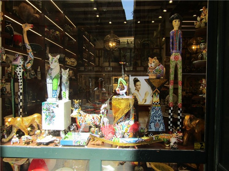 Капустка в посудной лавке с видом на Барселону (фото 4)